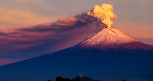 Vulcão Popocatépetl Esfumaçando